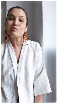 Image 9 of Orecchini artigianali in pelle CURLS  - Mandarino 