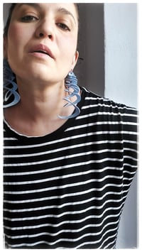 Image 7 of Orecchini artigianali in pelle CURLS  - Ceruleo