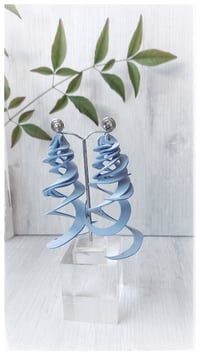 Image 3 of Orecchini artigianali in pelle CURLS  - Ceruleo