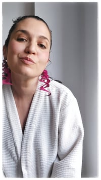 Image 9 of Orecchini artigianali in pelle CURLS  - Fucsia