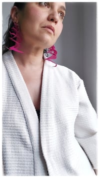 Image 10 of Orecchini artigianali in pelle CURLS  - Fucsia