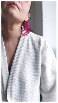 Image 12 of Orecchini artigianali in pelle CURLS  - Fucsia
