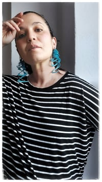 Image 7 of Orecchini artigianali in pelle CURLS  - Azzurro