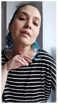 Image 8 of Orecchini artigianali in pelle CURLS  - Azzurro