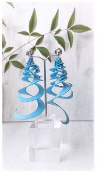 Image 6 of Orecchini artigianali in pelle CURLS  - Azzurro