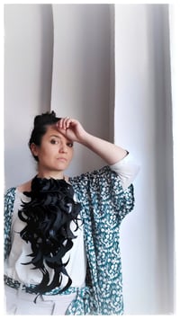 Image 7 of PREORDINE - Collana scutlura artigianale in pelle BERENICE "statement black"