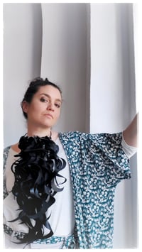 Image 8 of PREORDINE - Collana scutlura artigianale in pelle BERENICE "statement black"