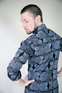 Image 1 of CHEMISE droite ou cintrée