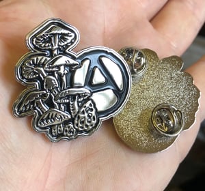 Image of Mushroom enamel pin 