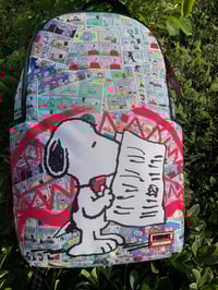 Snoopy reading