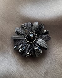 Image 1 of "La Pâquerette" - Brooch (black) - 1 in stock