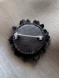 Image 2 of "La Pâquerette" - Brooch (black) - 1 in stock