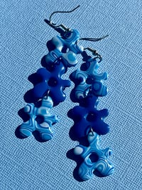 Image 2 of 70s Groovy Petal Drops