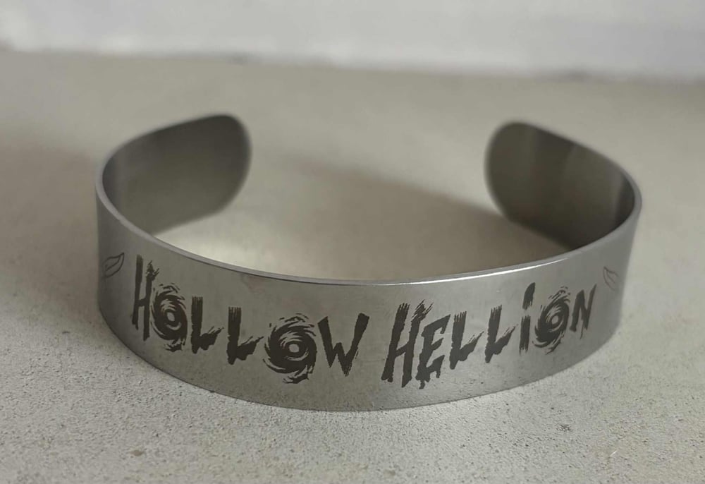 Image of Officially licensed hollow Hellion with knife bracelet 