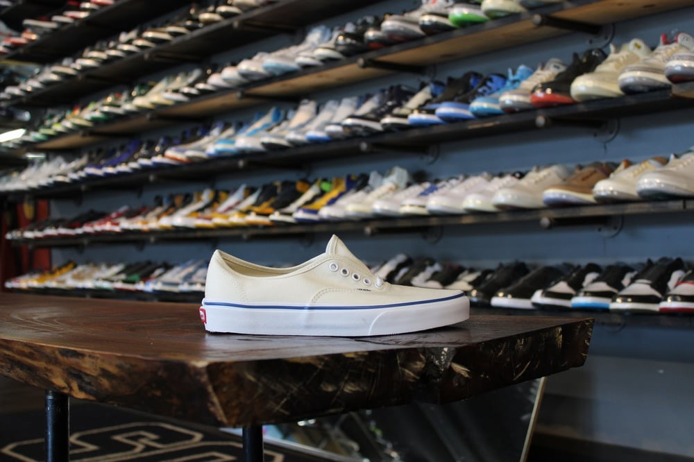 VANS AUTHENTIC "WHITE"