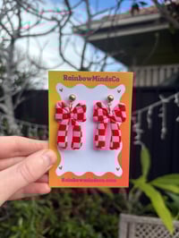 Red & pink checkered bow earrings 