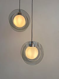 Image 2 of //VENDIDAS//  LÁMPARAS VINTAGE CON AROS DE VIDRIO, AÑOS 70