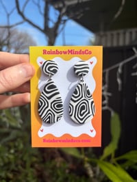Monochrome maze earrings 