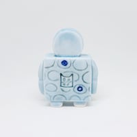 Image 2 of a robot who knows