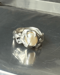 Image of GROTESQUE–02