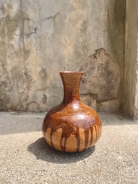 Image 2 of vase (drippy)
