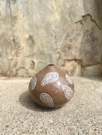 Image 2 of bud vase (oysters)