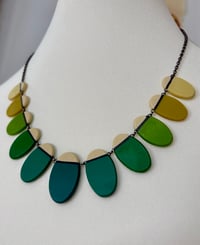 Image 2 of NEW green fade ovals necklace 