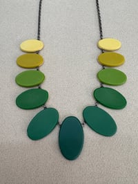Image 3 of NEW green fade ovals necklace 