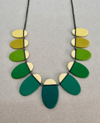 Image 1 of NEW green fade ovals necklace 