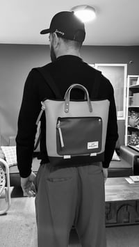 Image 3 of Mochila MINI Book holder cuadrada  bolsillo DECO letras