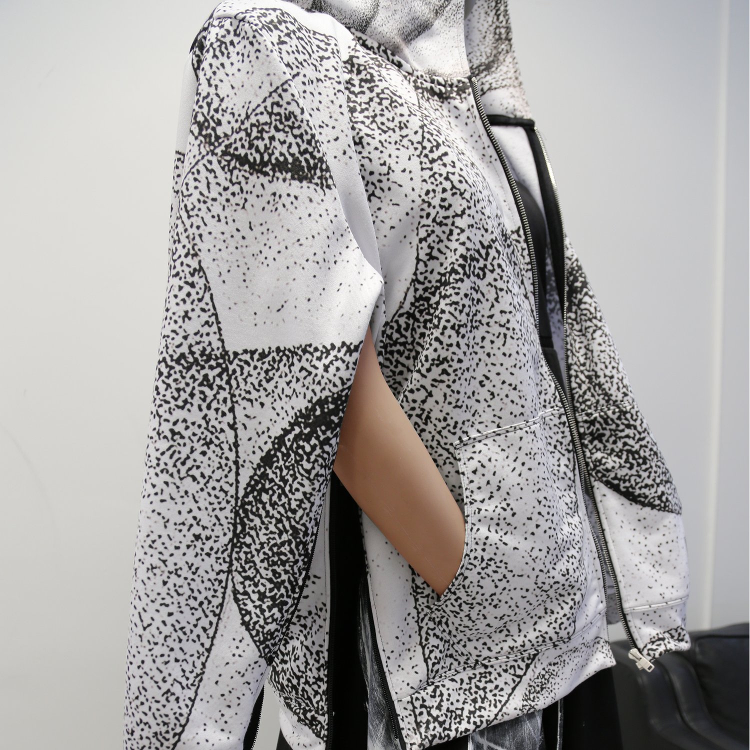 Image of HOODED JACKET WITH A MODULAR DESIGN