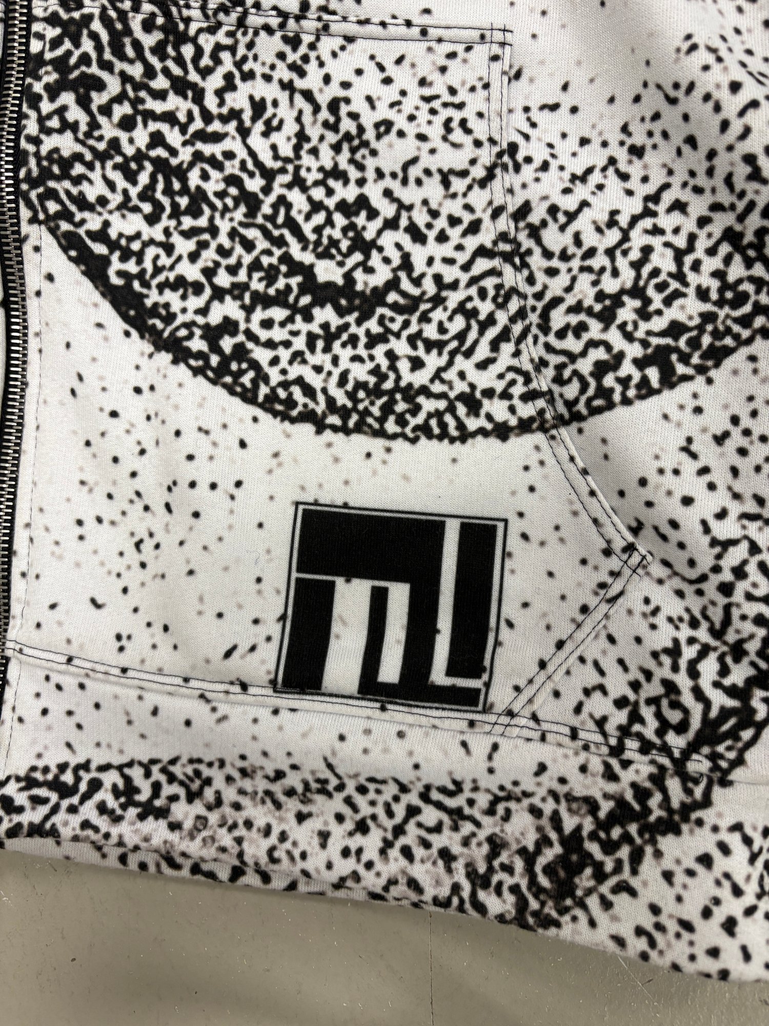 Image of HOODED JACKET WITH A MODULAR DESIGN