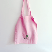 Image 2 of TOTE BAG ROSADA - 'Otro Día En El Planeta Tierra'