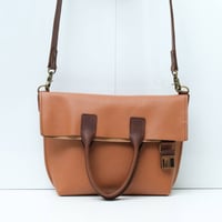 Image 1 of Midi Bag 280 in pebbled biscuit
