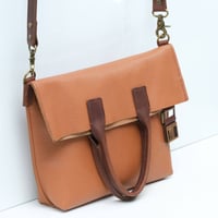 Image 2 of Midi Bag 280 in pebbled biscuit