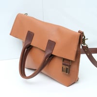 Image 6 of Midi Bag 280 in pebbled biscuit
