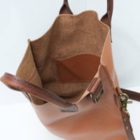 Image 7 of Midi Bag 280 in pebbled biscuit