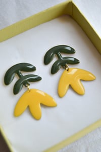 Image 2 of Tulipanes amarillos grandes