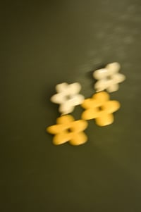 Image 4 of Florecillas pastel amarillas