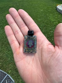 Image of Skull tile w/black bale