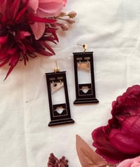 Black-heart Guillotine Earrings