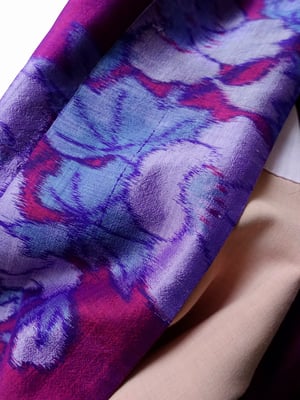 Image of Copy of Kimono dame af kobaltblå silke m meisen vævning