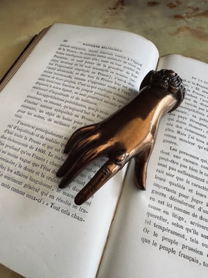 Image of Presse-papier en forme de main en bronze, époque victorienne // XIXème siècle