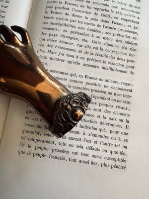 Image of Presse-papier en forme de main en bronze, époque victorienne // XIXème siècle