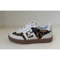 Image 2 of SNEAKER LEOPARDO Y BLANCO GUESS