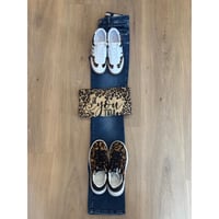 Image 3 of SNEAKER BLANCA Y LOGO GUESS 