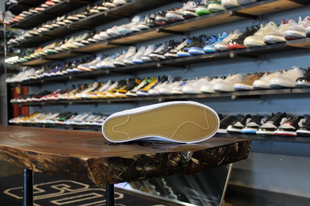 ZOOM SB BLAZER LOW PRO GT "BLACK/WHITE"