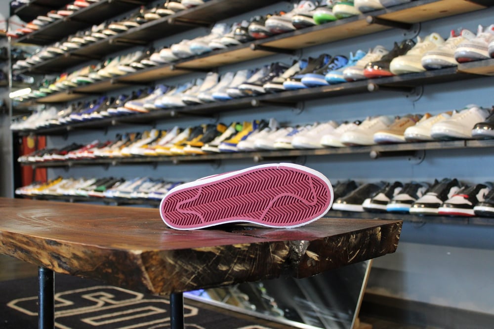 SB BLAZER MID "WHITE/SWEET BEET"