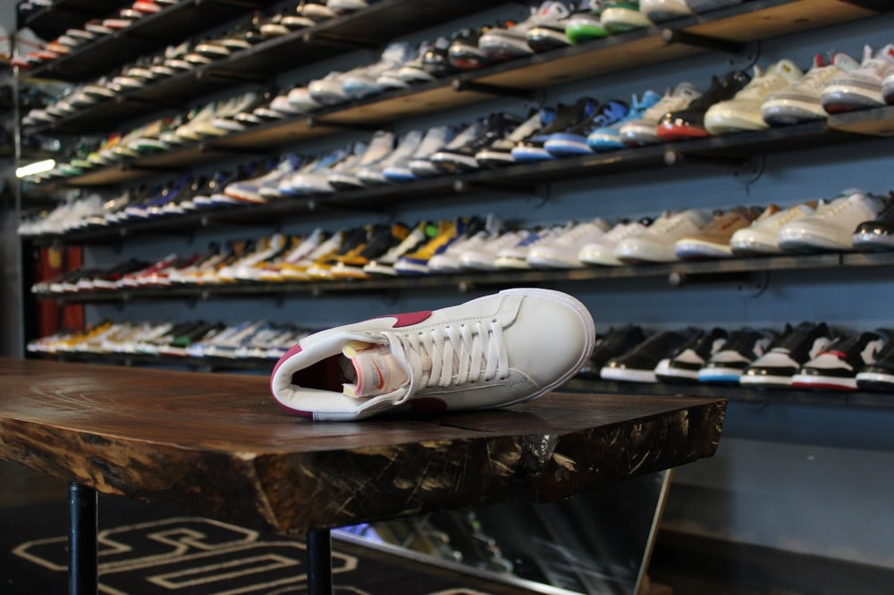 SB BLAZER MID "WHITE/SWEET BEET"