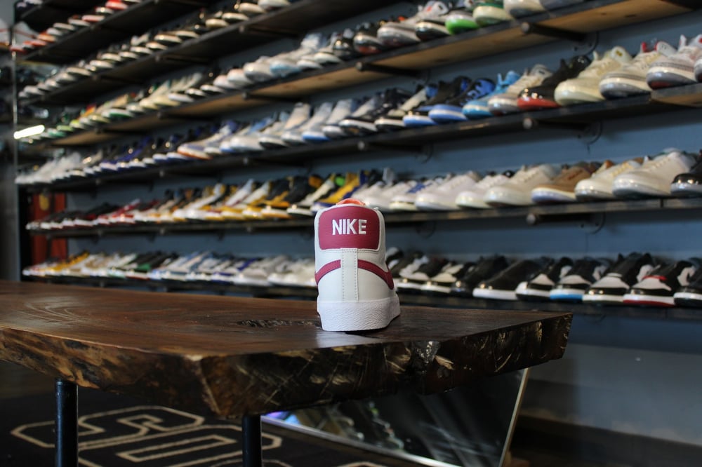SB BLAZER MID "WHITE/SWEET BEET"